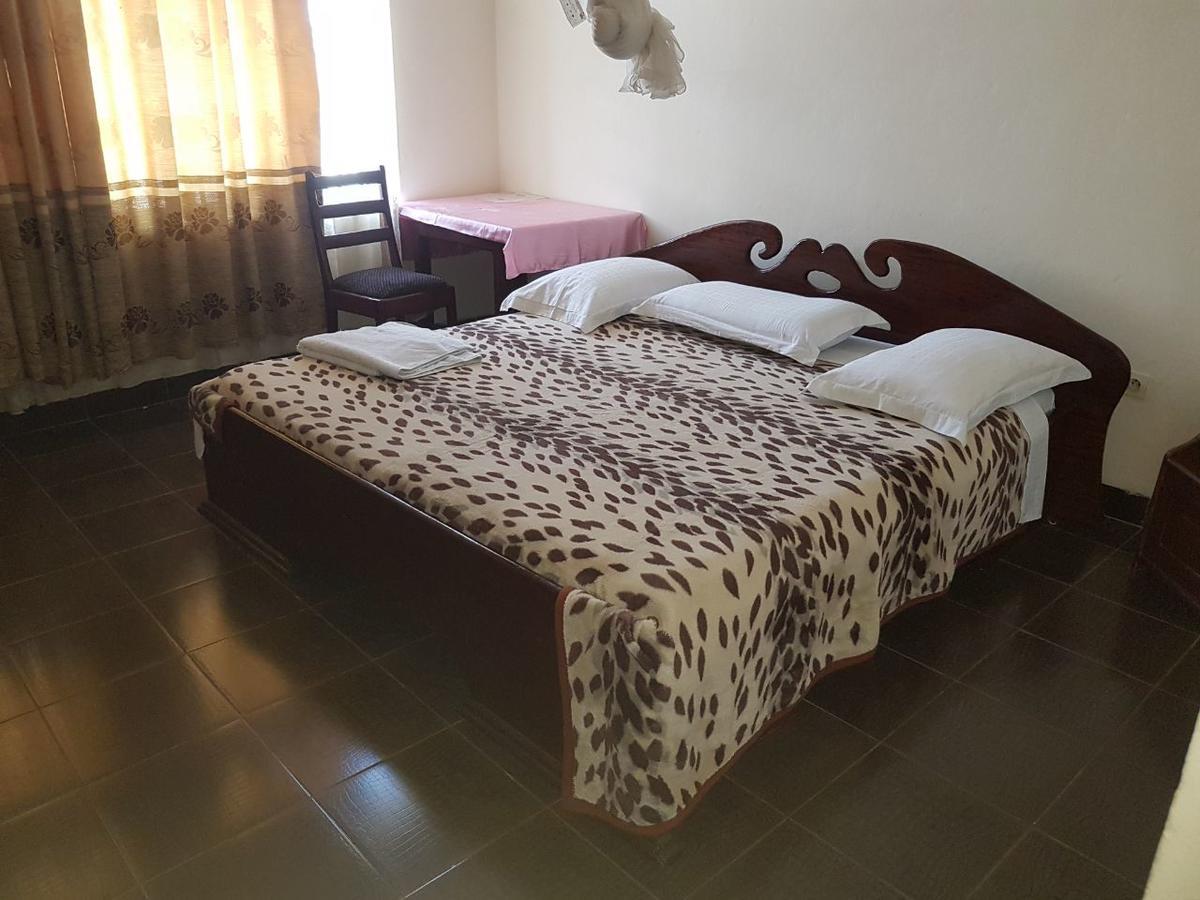 Centre D' Accueil Joli Reve Hotel Kisangani Esterno foto